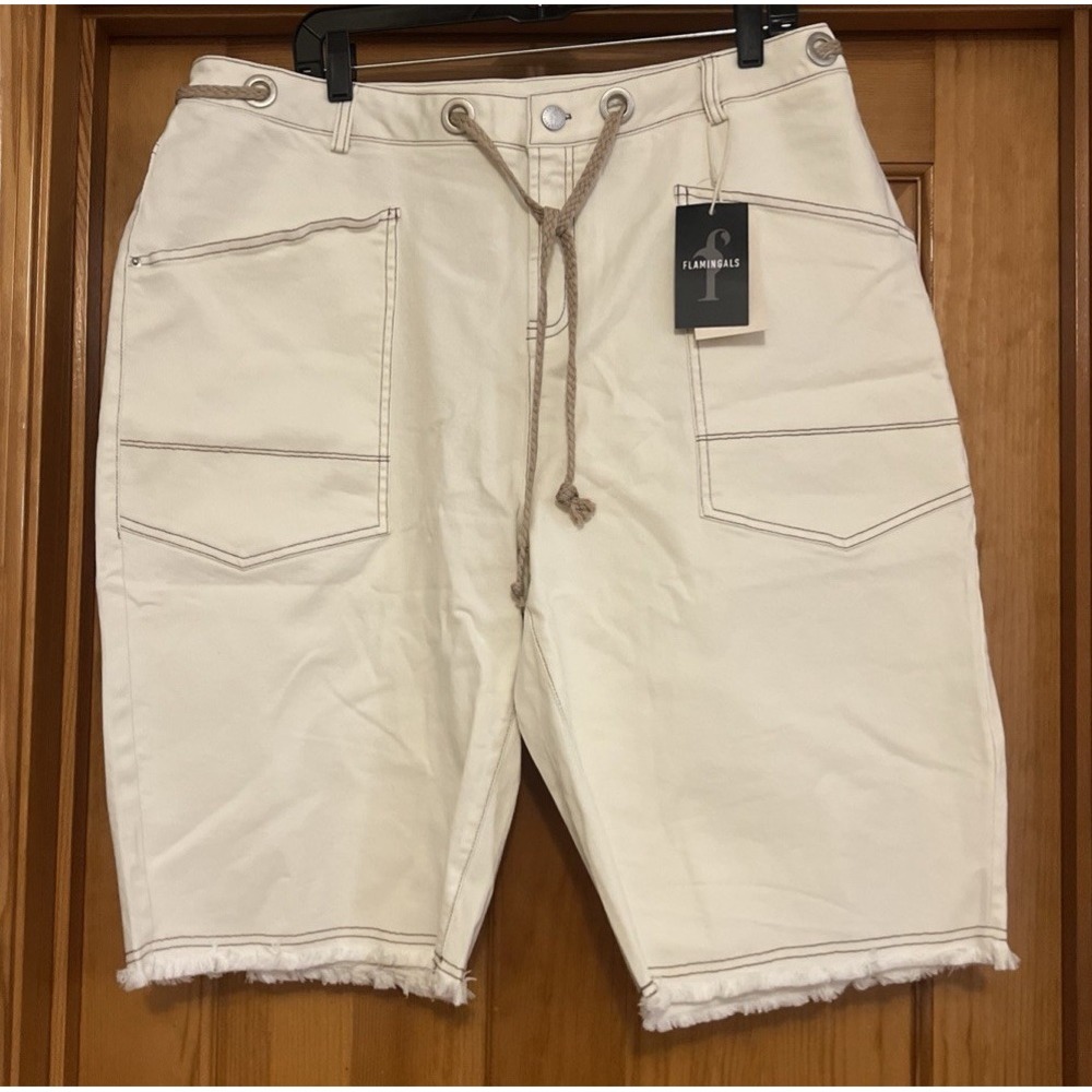 Flamingals Women's White Shorts With Patch Pockets Raw Hem Drawstring Sz XL